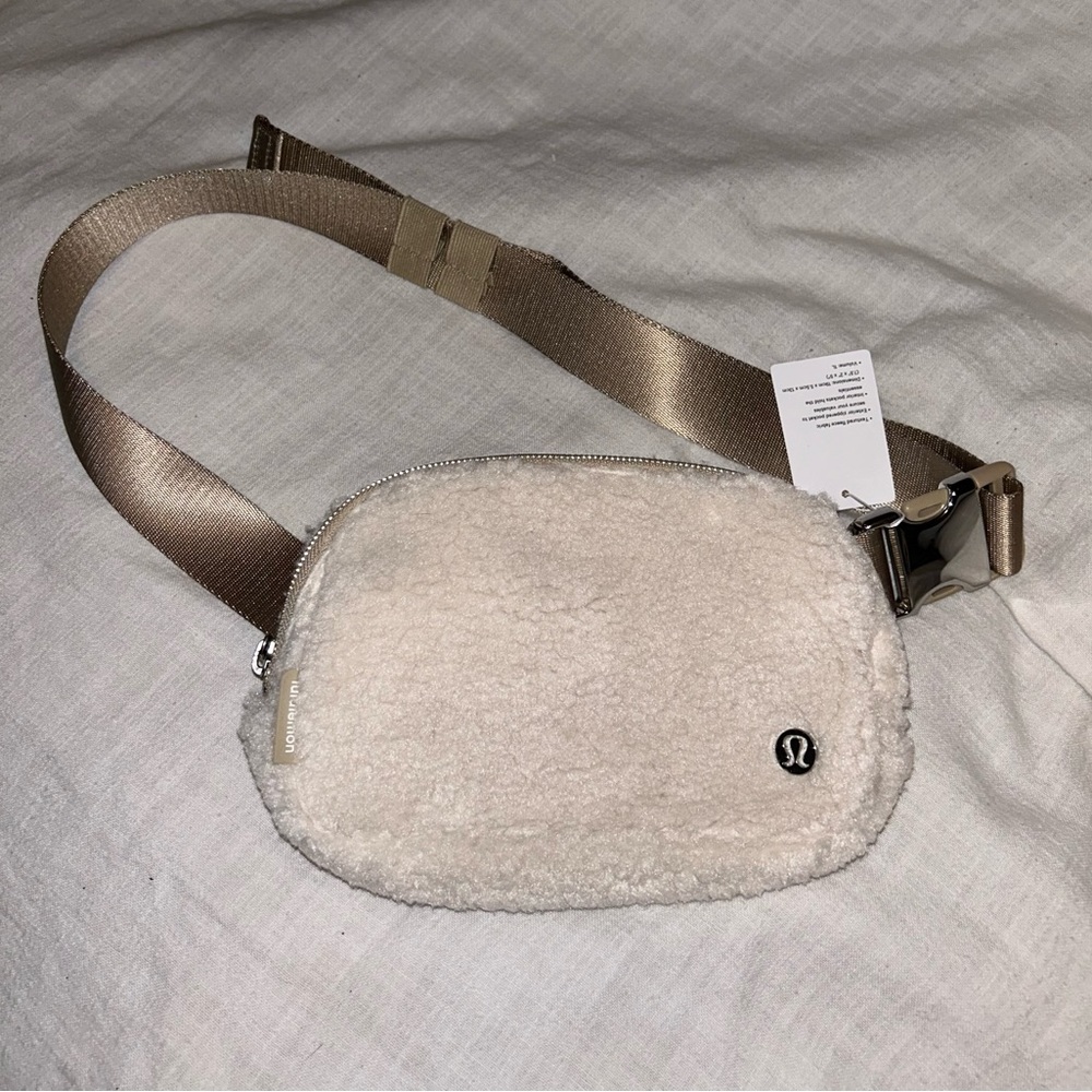 Never used, brand new Lululemon Sherpa belt bag.